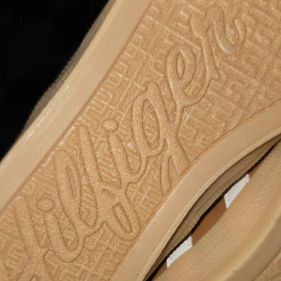 NEW Women's Tan Sneakers - Picture 8 of 12